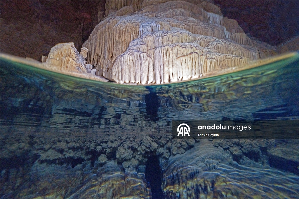 Gilindire Mağarası'ndaki gölün barındırdığı zenginlikler su altı kamerasında