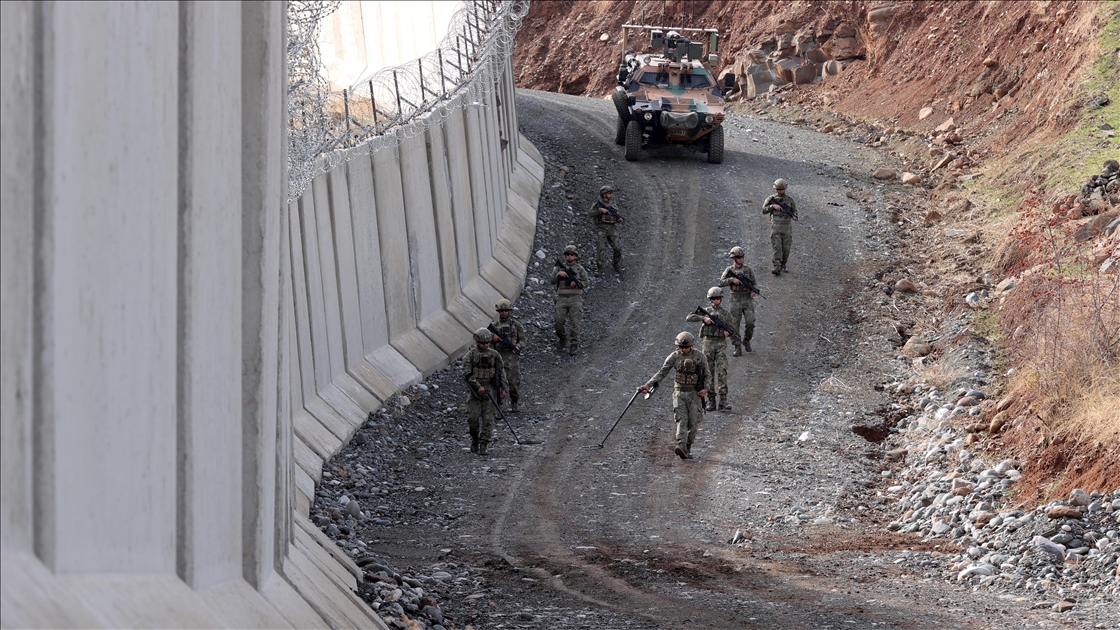 Hakkari'de Irak sınırına 2 bin 152 metre güvenlik duvarı inşa edildi