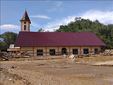The impact of floods and landslides continues in Indonesia