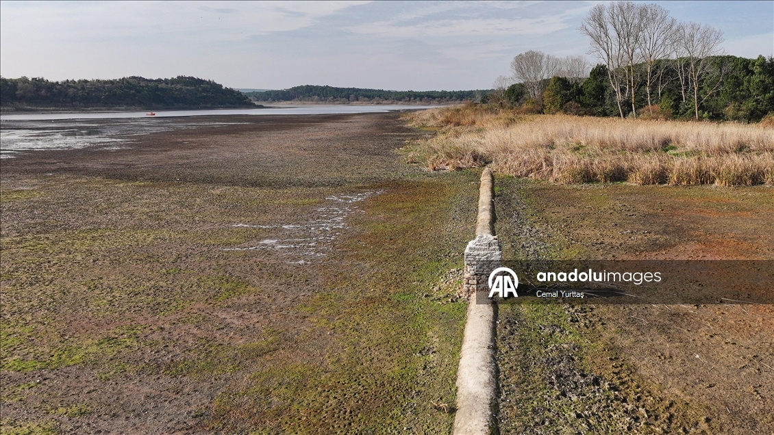 Terkos Gölü'ndeki su seviyesinin düşmesiyle tarihi yapıların kalıntıları ortaya çıktı