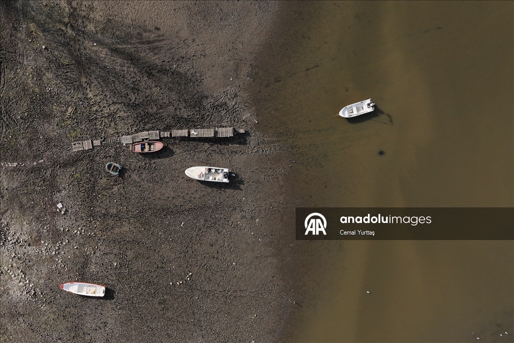 Terkos Gölü'ndeki su seviyesinin düşmesiyle tarihi yapıların kalıntıları ortaya çıktı