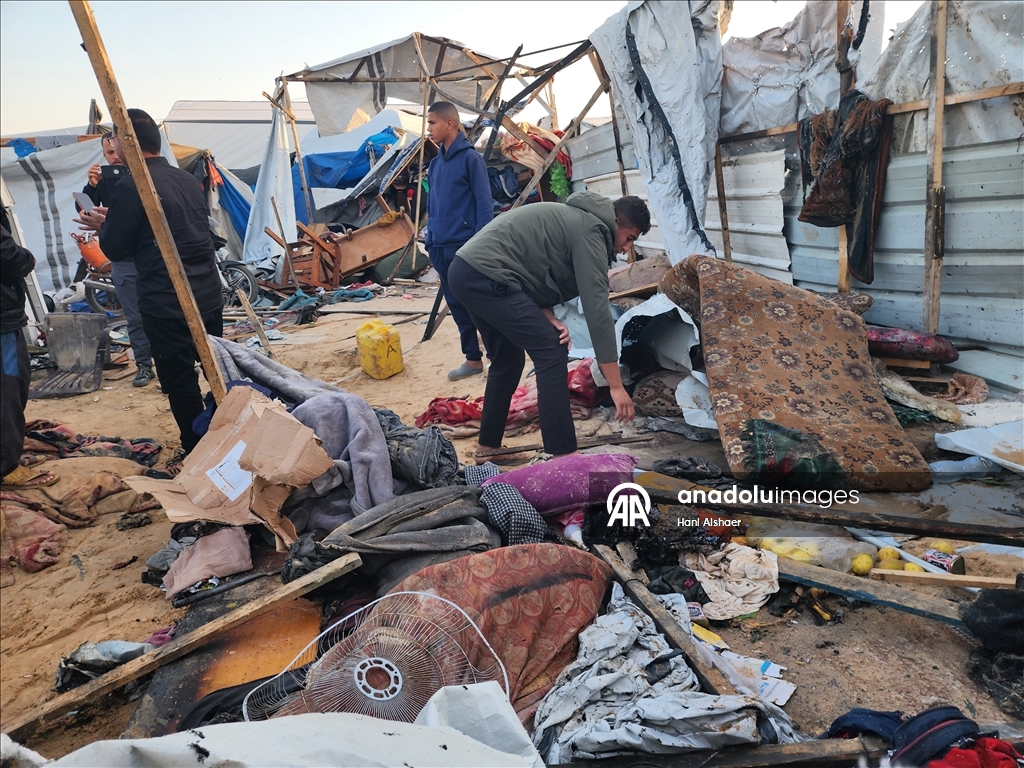 İsrail ordusu ateşkese rağmen Filistinlilerin çadırlarını bombaladı