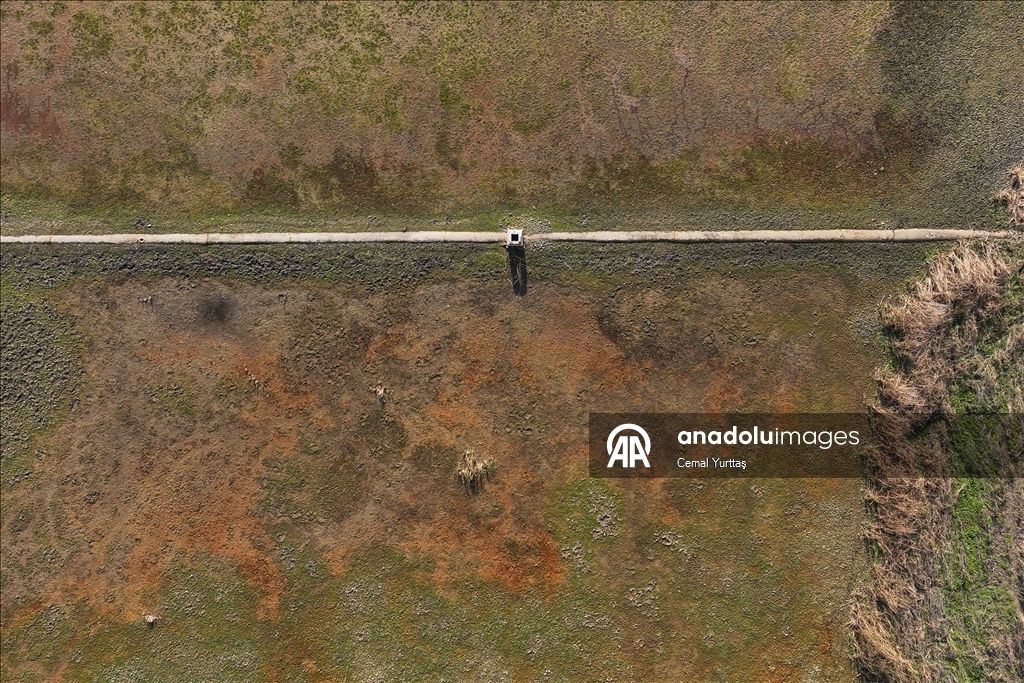 Terkos Gölü'ndeki su seviyesinin düşmesiyle tarihi yapıların kalıntıları ortaya çıktı