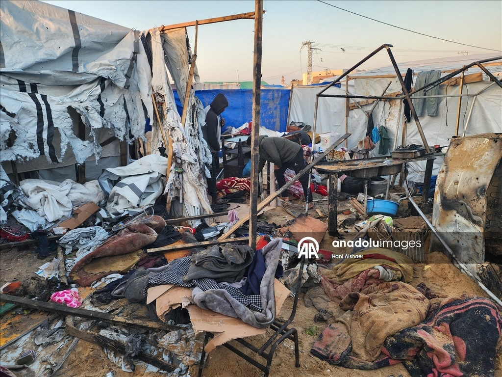 İsrail ordusu ateşkese rağmen Filistinlilerin çadırlarını bombaladı
