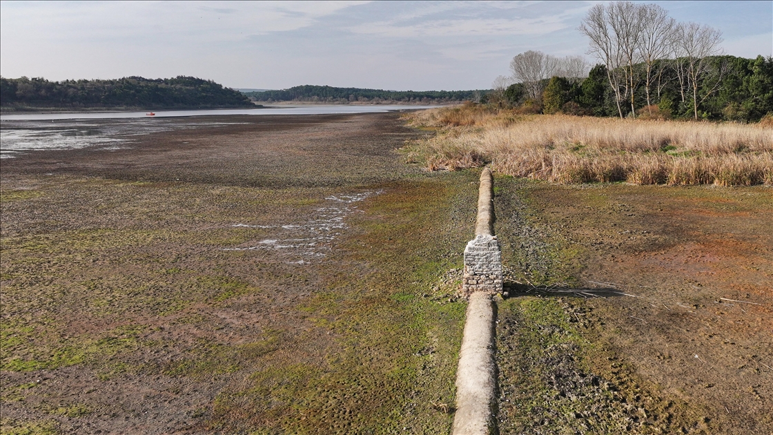 Terkos Gölü'ndeki su seviyesinin düşmesiyle tarihi yapıların kalıntıları ortaya çıktı