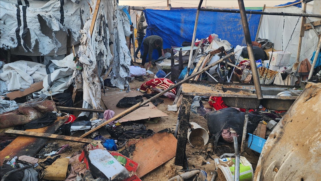 İsrail ordusu ateşkese rağmen Filistinlilerin çadırlarını bombaladı