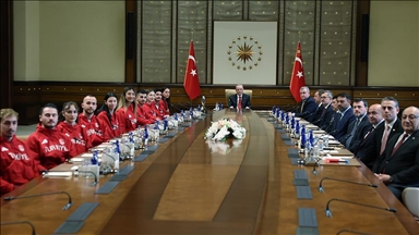 Cumhurbaşkanı Erdoğan, çeşitli branşlardan başarılı sporcuları kabul etti