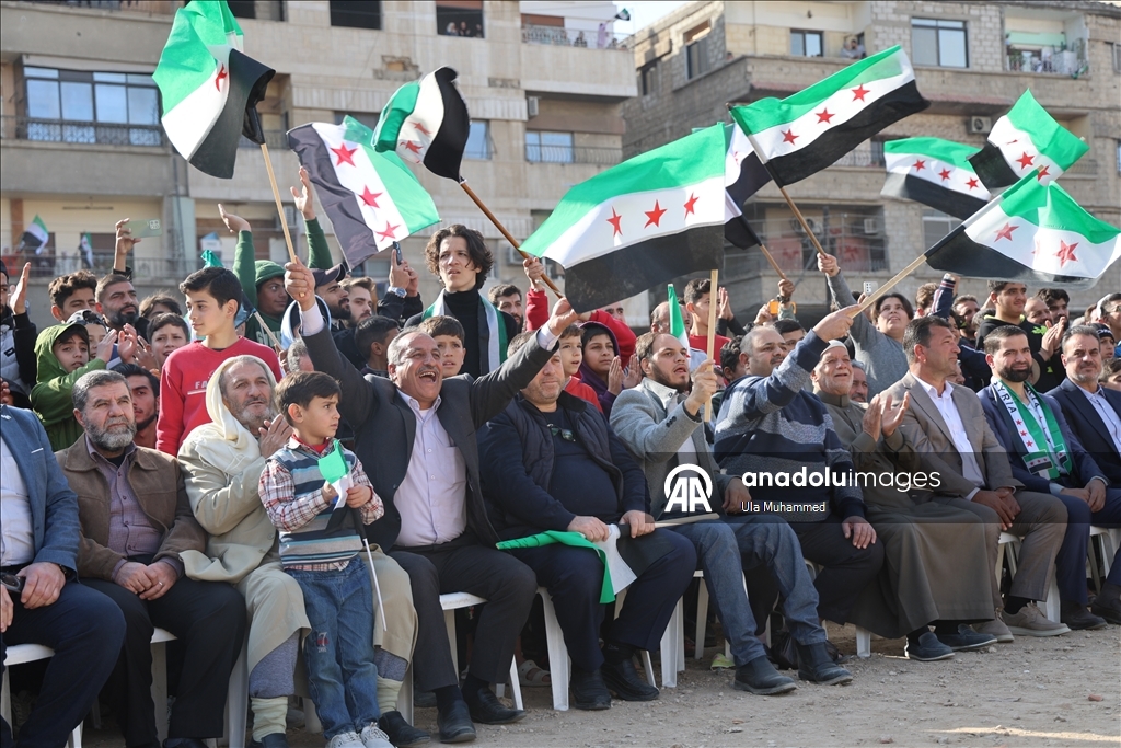 Suriye halkı, 61 yıllık Baas rejiminin devrilmesinin birinci yıl dönümünü kutluyor