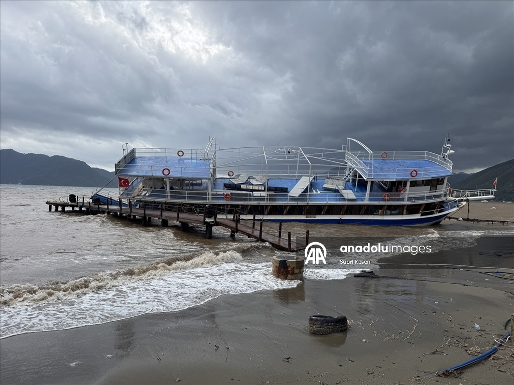 Muğla'da sağanak ve fırtına etkili oluyor