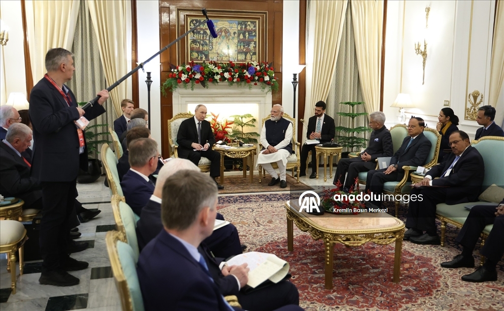 Rusya Devlet Başkanı Putin ve Hindistan Başbakanı Modi'nin görüşmesi başladı 