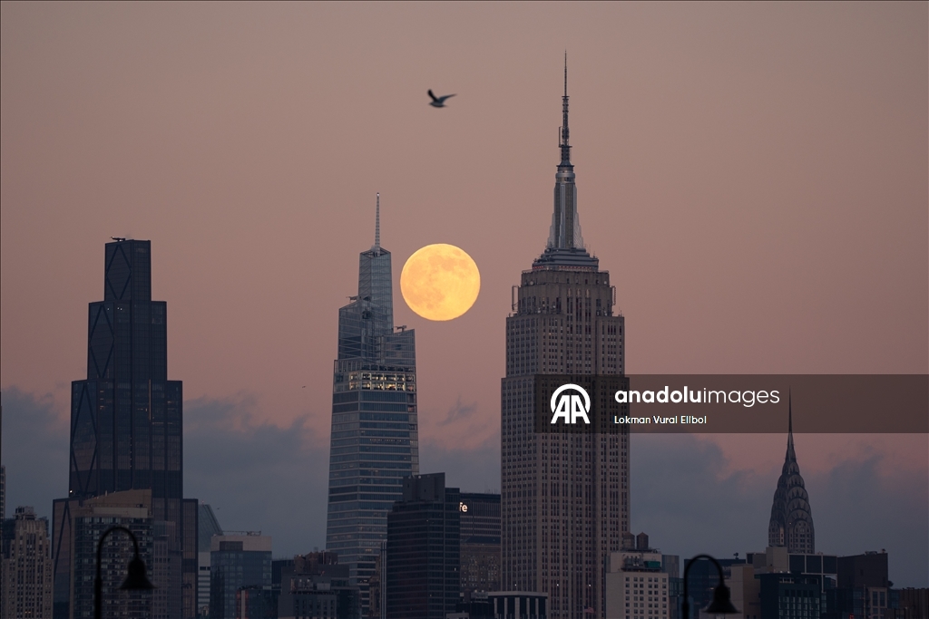 ''Soğuk Ay'' süper dolunayı New York kentinde görüntülendi