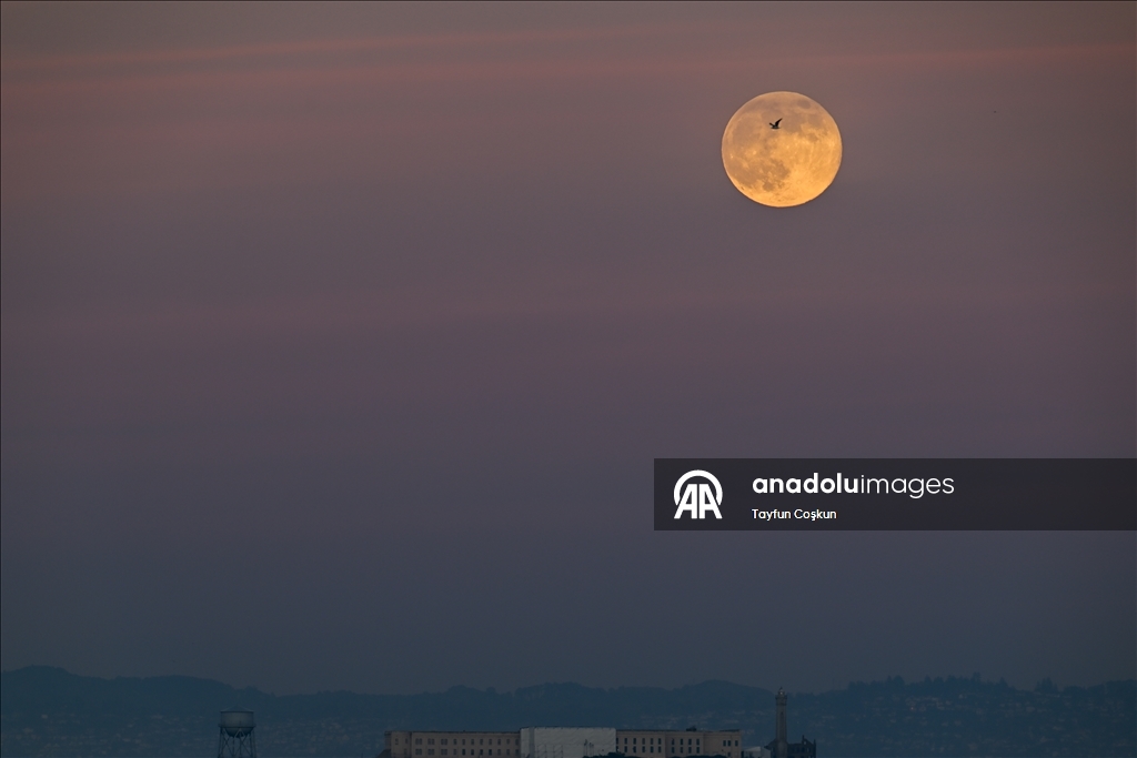 ''Soğuk Ay'' süper dolunayı San Francisco kentinde görüntülendi