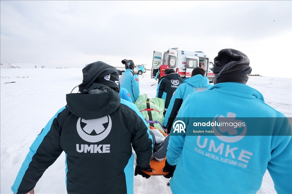 Muş'ta UMKE görevlileri, zorlu eğitimlerle çetin kış şartlarına hazırlanıyor