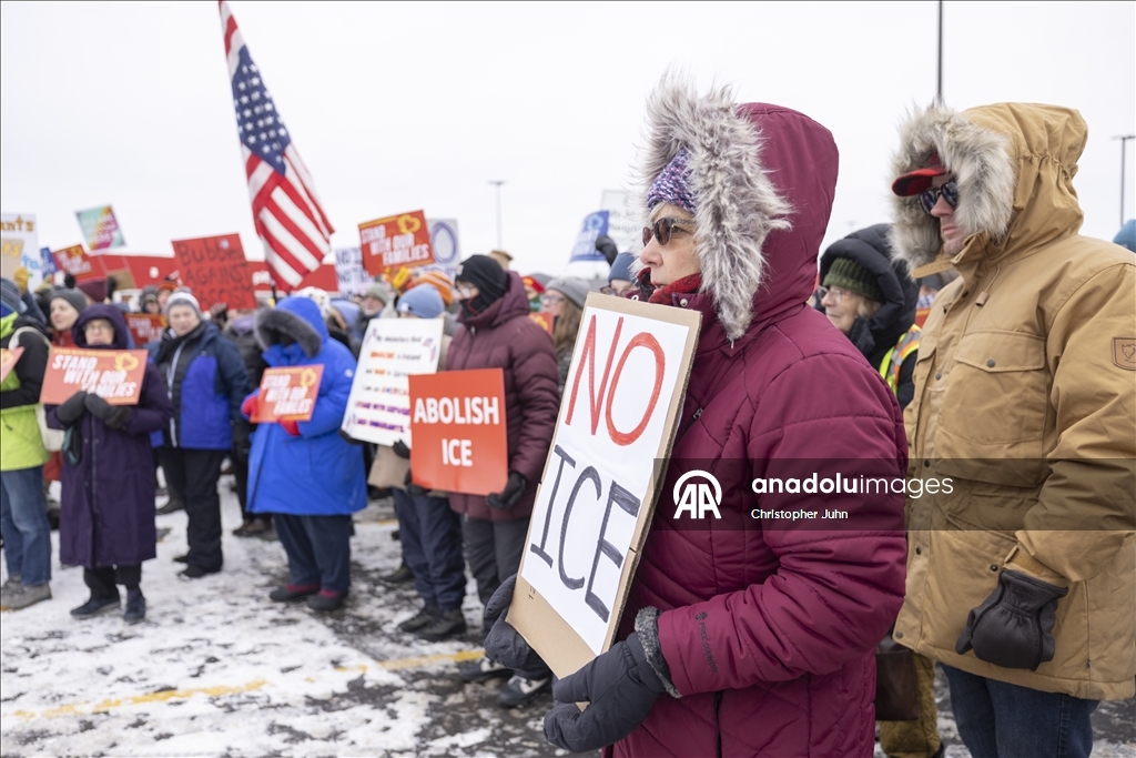Minneapolis community protests against ICE 