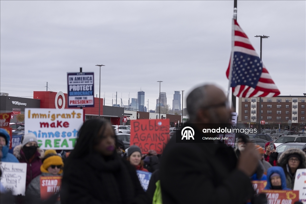 Minneapolis community protests against ICE 