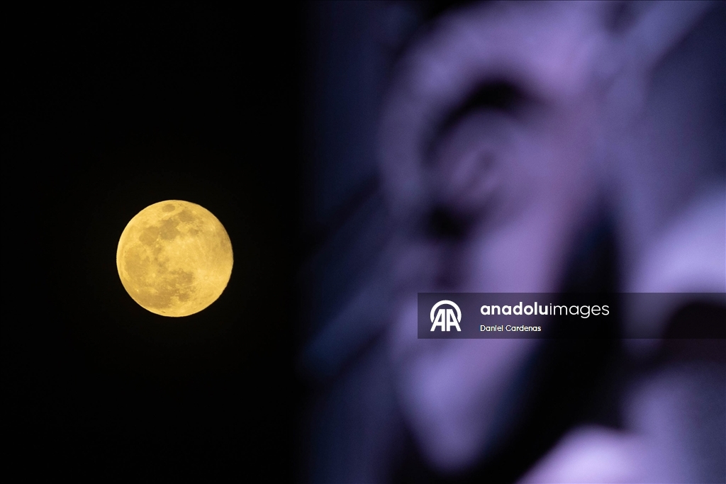 ''Soğuk Ay'' süper dolunayı Meksiko kentinde görüntülendi