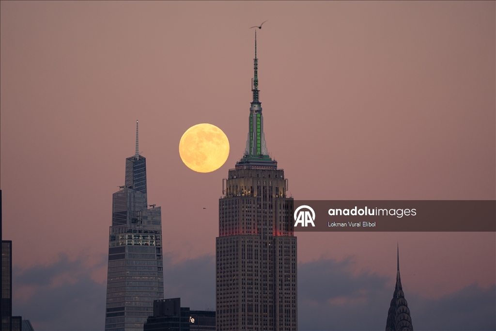 Supermoon Rises Behind Iconic NYC Landmarks