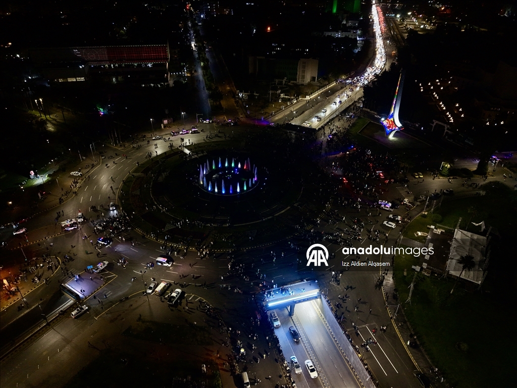 Suriye halkı, 61 yıllık Baas rejiminin devrilmesinin birinci yıl dönümünü kutluyor