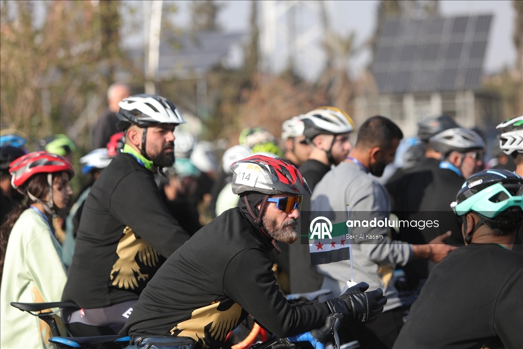 Suriye halkı, 61 yıllık Baas rejiminin devrilmesinin birinci yıl dönümünü kutluyor