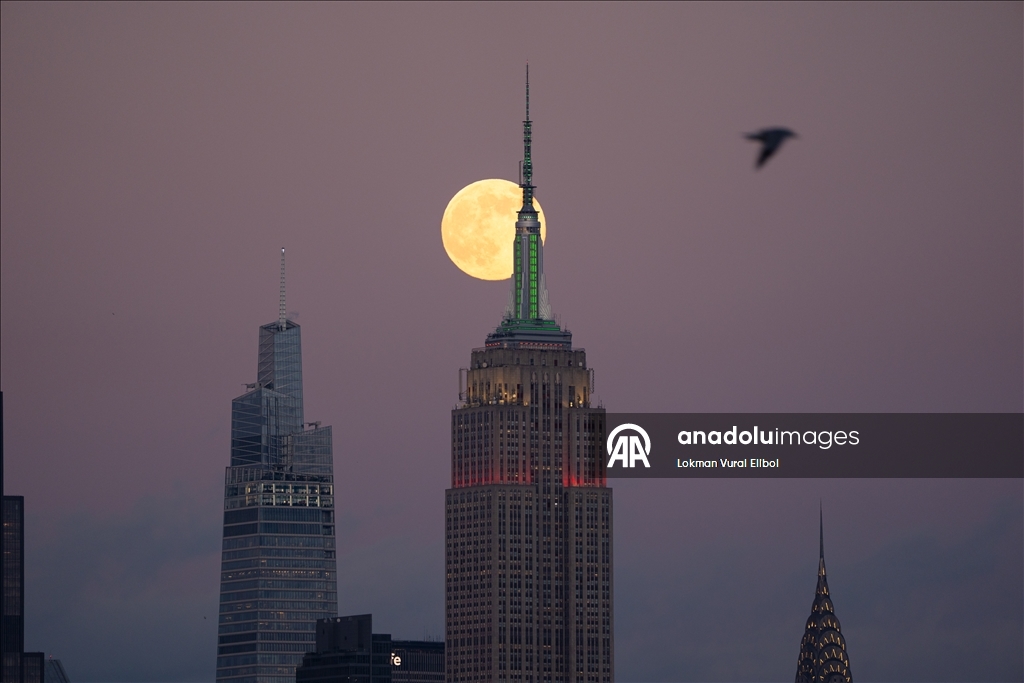 ''Soğuk Ay'' süper dolunayı New York kentinde görüntülendi