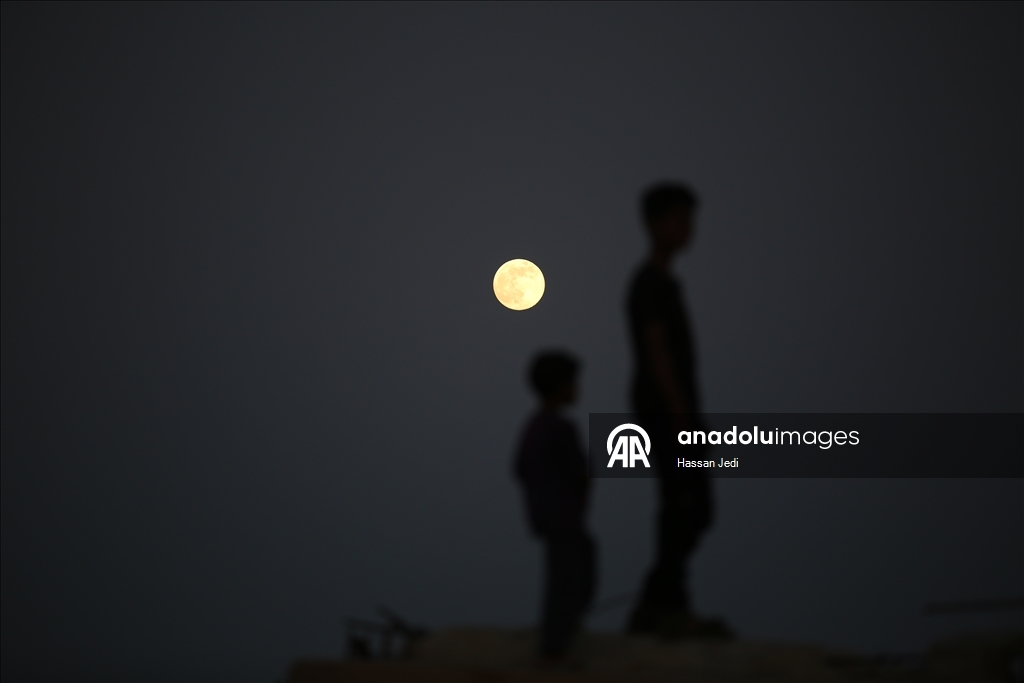 Supermoon rises over Gaza