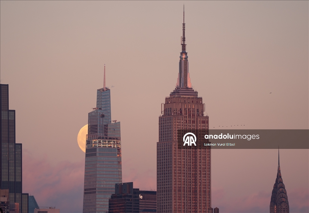 ABD ve Fransa'da "Soğuk Ay" süper dolunayı görüntülendi