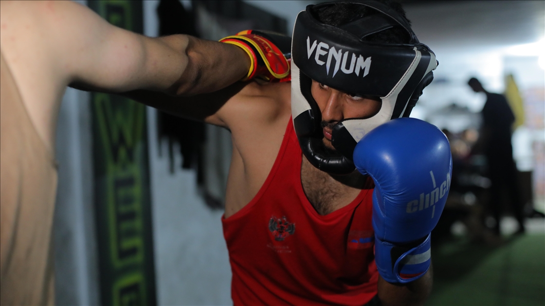  İsrail saldırısında yaralanan Gazzeli boksör, engeline rağmen müsabakalara dönmekte kararlı