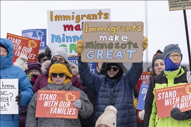 Minneapolis community protests against ICE