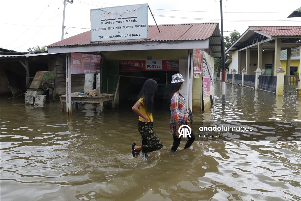 Güney Asya'da geçen hafta başlayan sel ve heyelanlarda ölenlerin sayısı 1500'ü aştı 