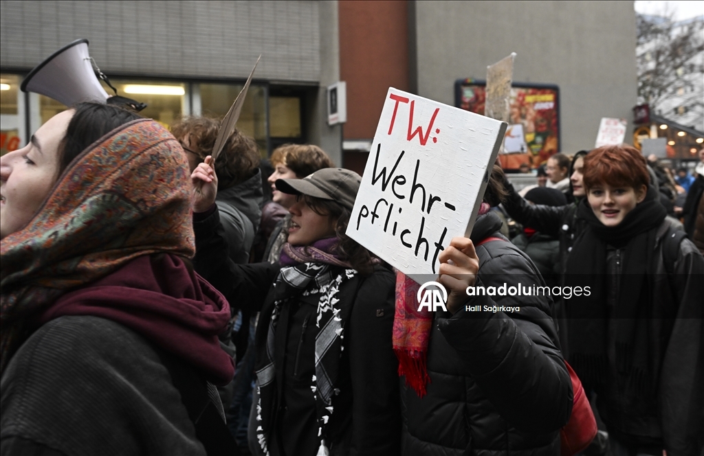 Учащиеся Германии протестуют против законопроекта о военной службе