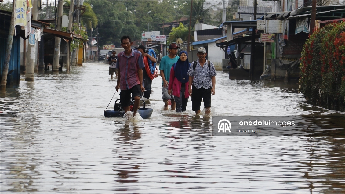 Güney Asya'da geçen hafta başlayan sel ve heyelanlarda ölenlerin sayısı 1500'ü aştı 