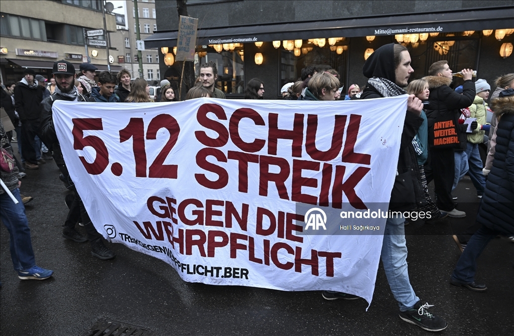 Учащиеся Германии протестуют против законопроекта о военной службе