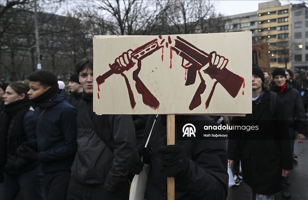 Учащиеся Германии протестуют против законопроекта о военной службе