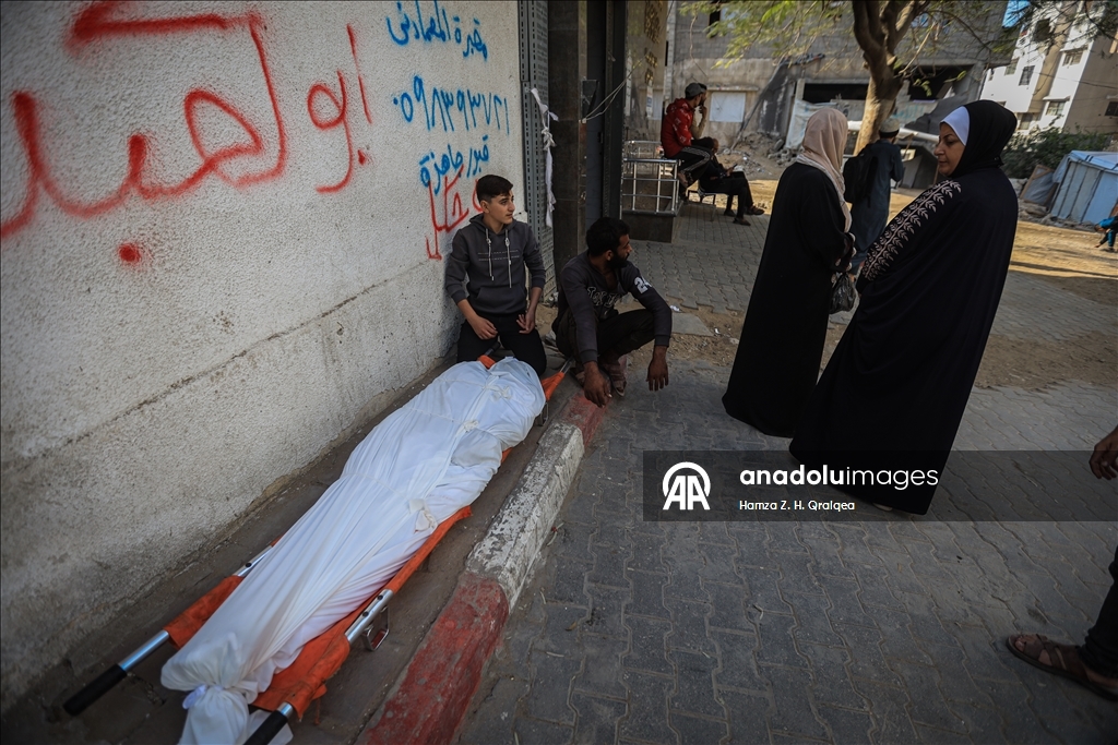 İsrail'in Gazze'ye düzenlediği saldırılarda biri sivil savunma ekibi 3 kişi hayatını kaybetti