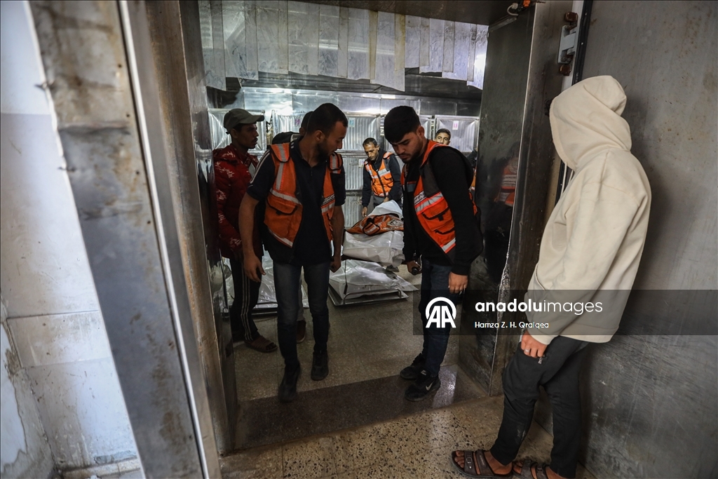 İsrail'in Gazze'ye düzenlediği saldırılarda biri sivil savunma ekibi 3 kişi hayatını kaybetti