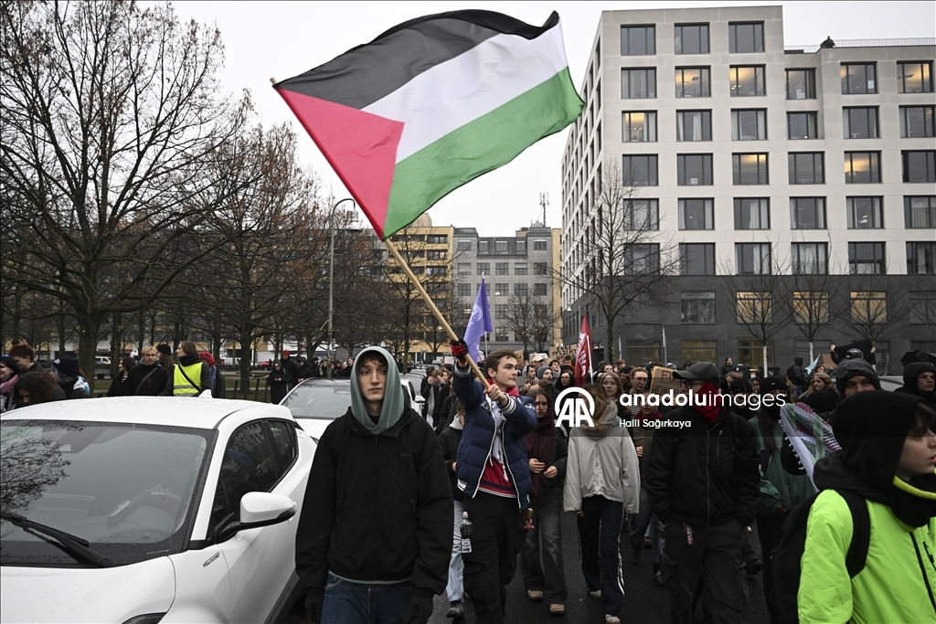 Учащиеся Германии протестуют против законопроекта о военной службе