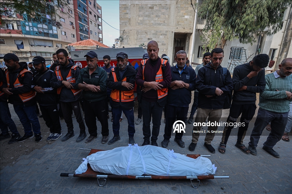 İsrail'in Gazze'ye düzenlediği saldırılarda biri sivil savunma ekibi 3 kişi hayatını kaybetti