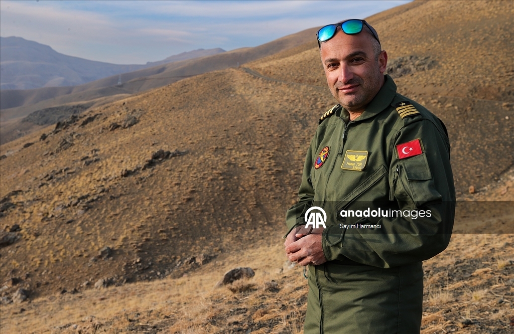 Hakkarili öğretmen pilot, paraşüt tutkunlarına gökyüzünün kapılarını aralıyor