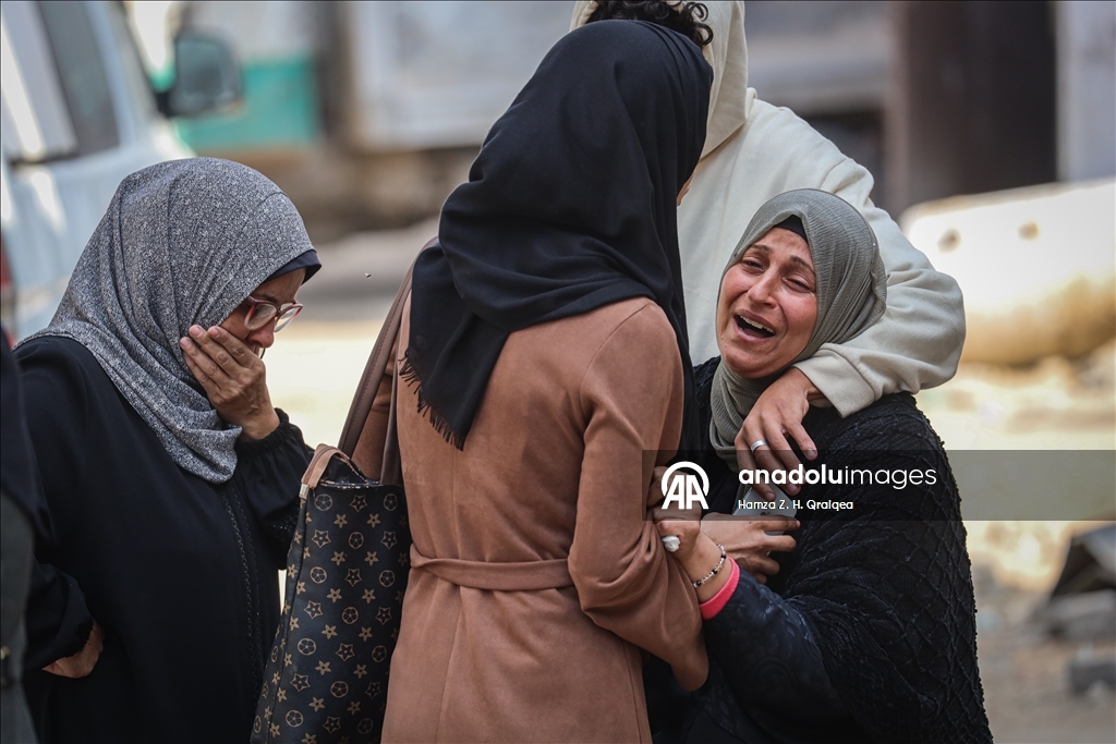 İsrail'in Gazze'ye düzenlediği saldırılarda biri sivil savunma ekibi 3 kişi hayatını kaybetti