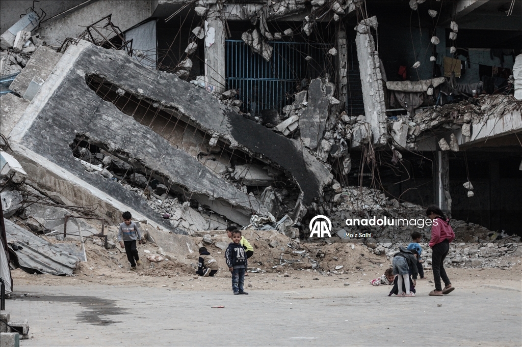Gazze'deki Bureyc Kampı’nda yıkımın gölgesinde günlük yaşam