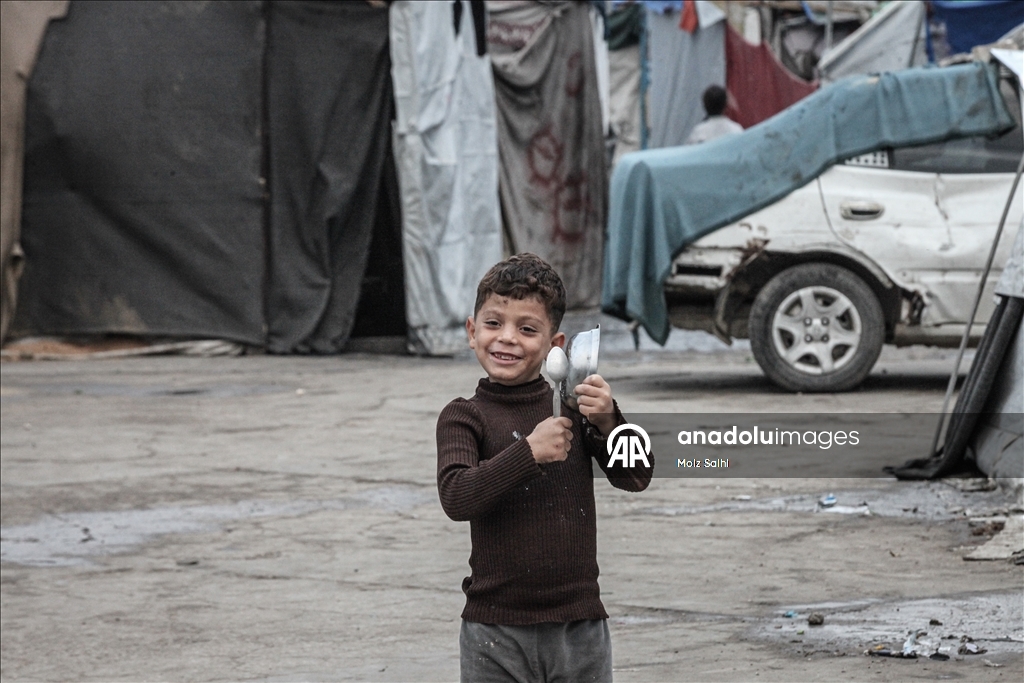 Gazze'deki Bureyc Kampı’nda yıkımın gölgesinde günlük yaşam