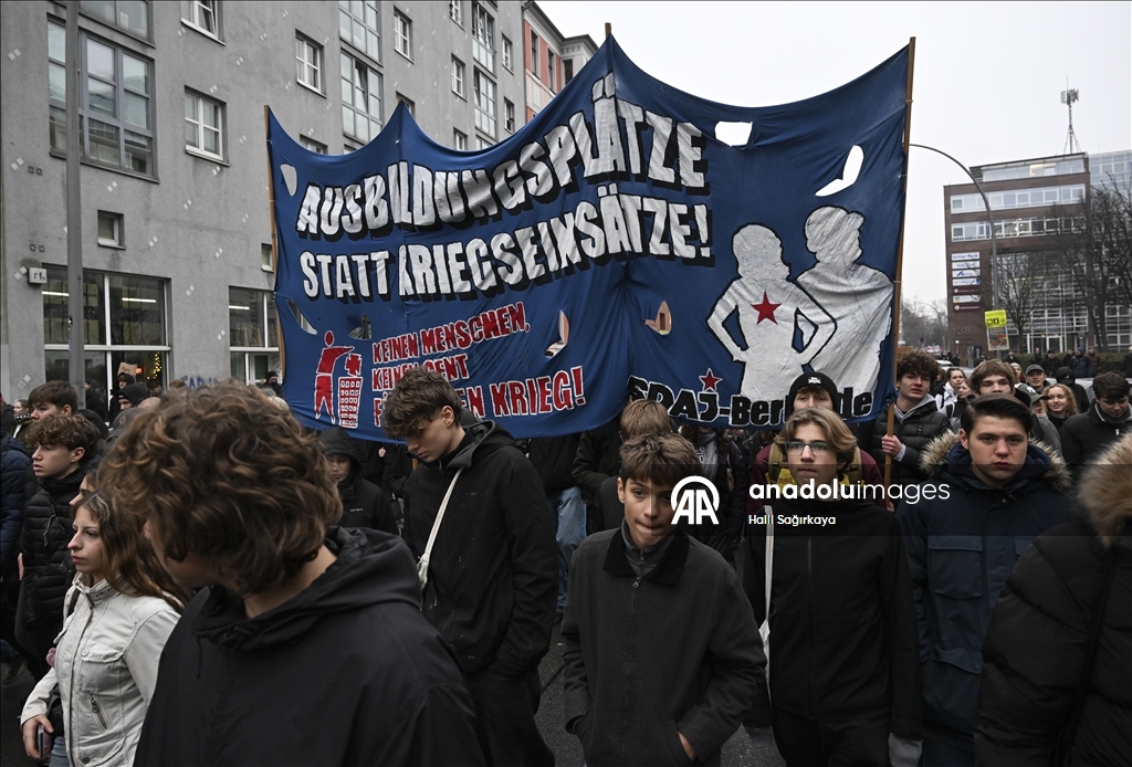 Учащиеся Германии протестуют против законопроекта о военной службе