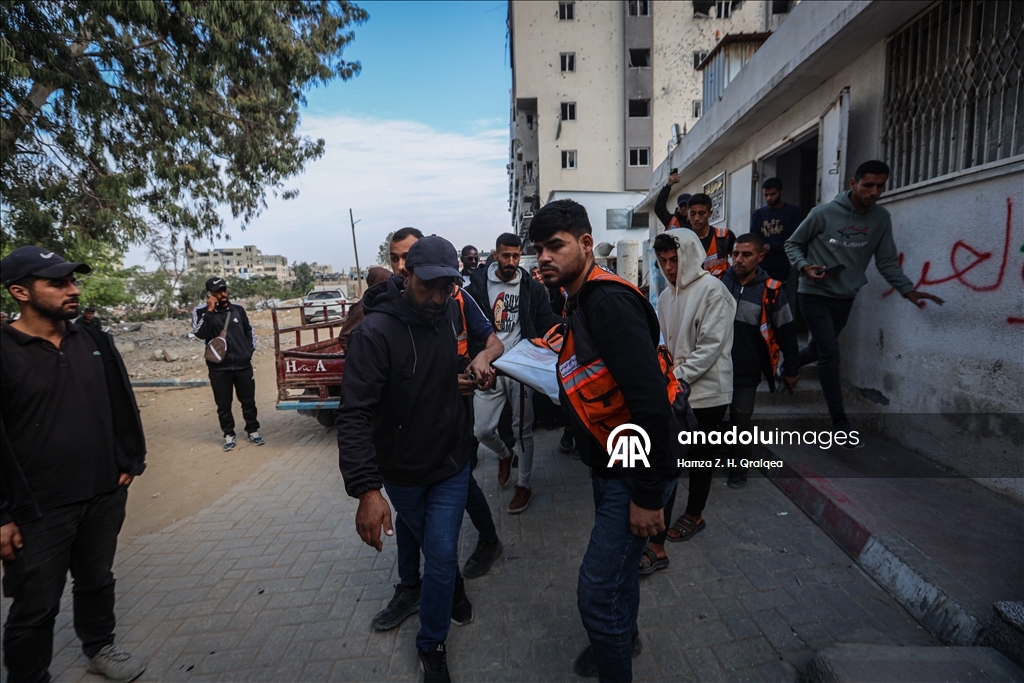 İsrail'in Gazze'ye düzenlediği saldırılarda biri sivil savunma ekibi 3 kişi hayatını kaybetti