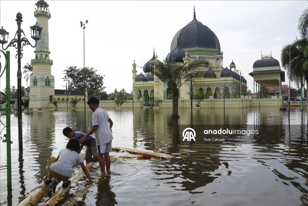 Güney Asya'da geçen hafta başlayan sel ve heyelanlarda ölenlerin sayısı 1500'ü aştı 