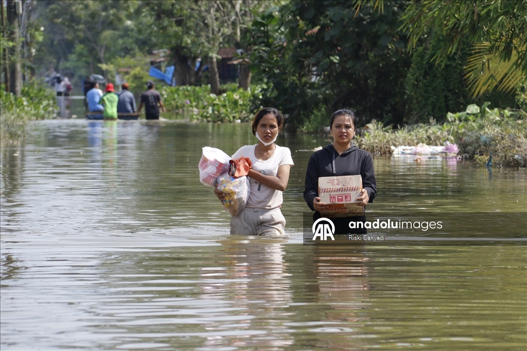 Güney Asya'da geçen hafta başlayan sel ve heyelanlarda ölenlerin sayısı 1500'ü aştı 