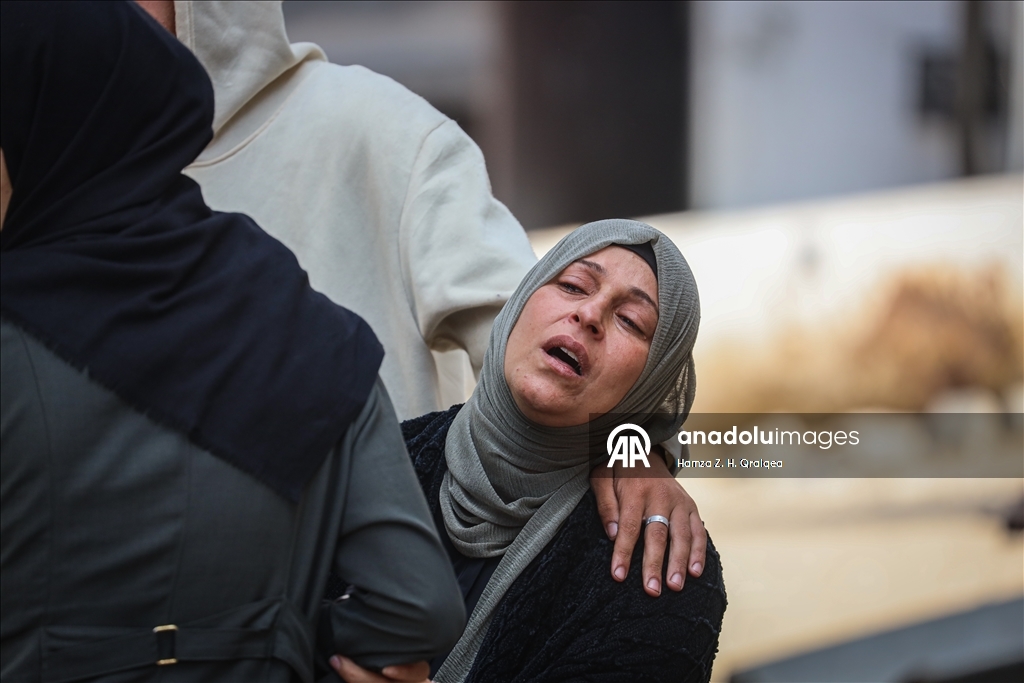 İsrail'in Gazze'ye düzenlediği saldırılarda biri sivil savunma ekibi 3 kişi hayatını kaybetti