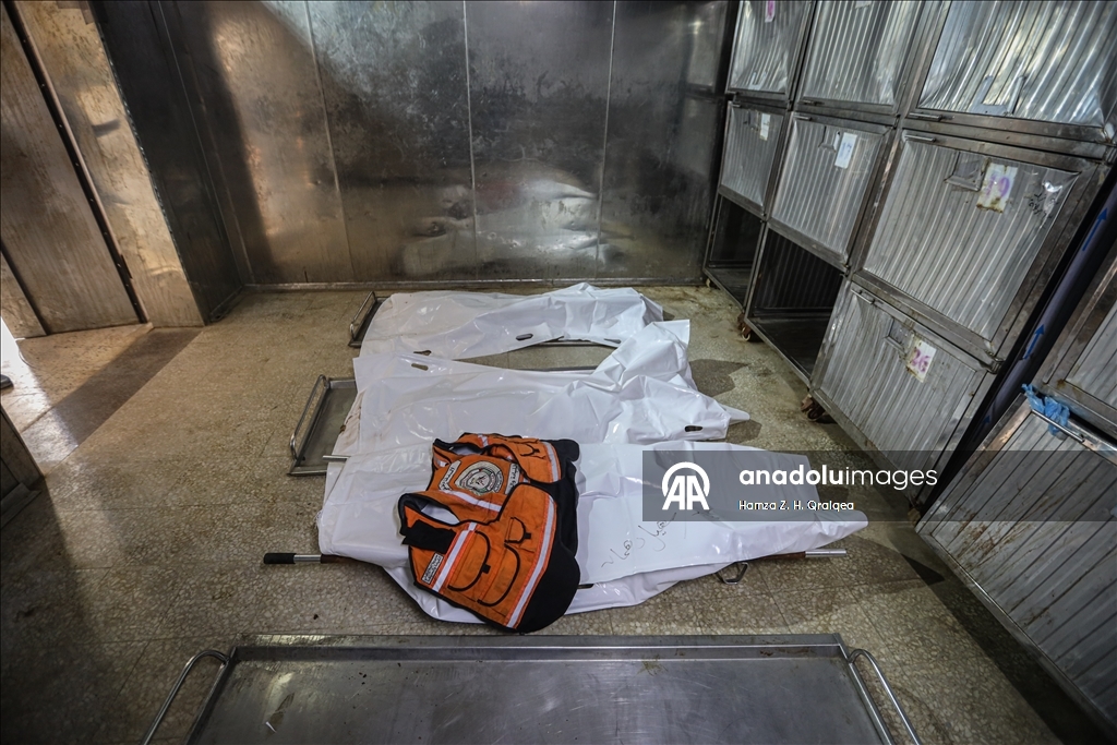 İsrail'in Gazze'ye düzenlediği saldırılarda biri sivil savunma ekibi 3 kişi hayatını kaybetti