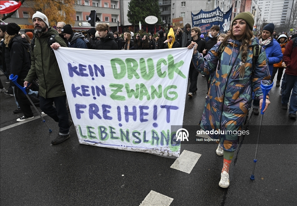 Учащиеся Германии протестуют против законопроекта о военной службе