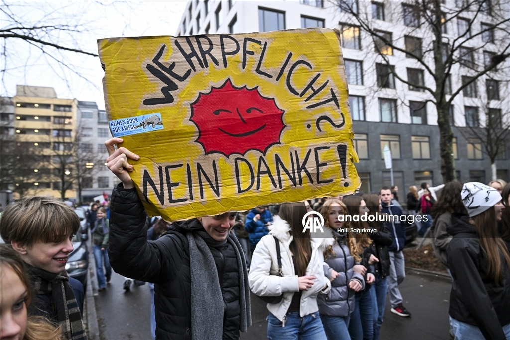Учащиеся Германии протестуют против законопроекта о военной службе