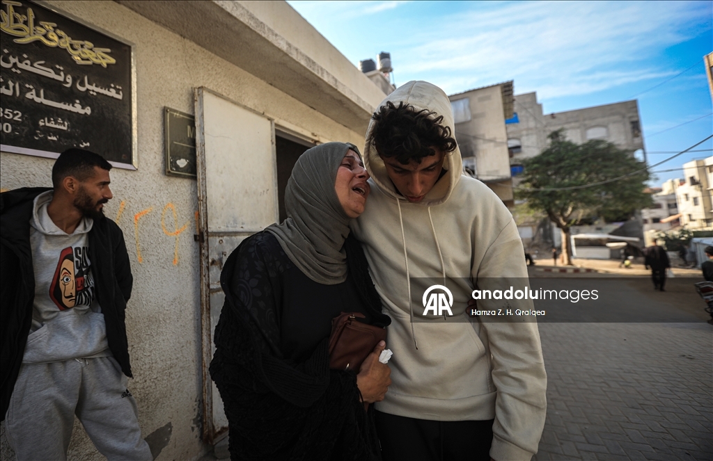 İsrail'in Gazze'ye düzenlediği saldırılarda biri sivil savunma ekibi 3 kişi hayatını kaybetti